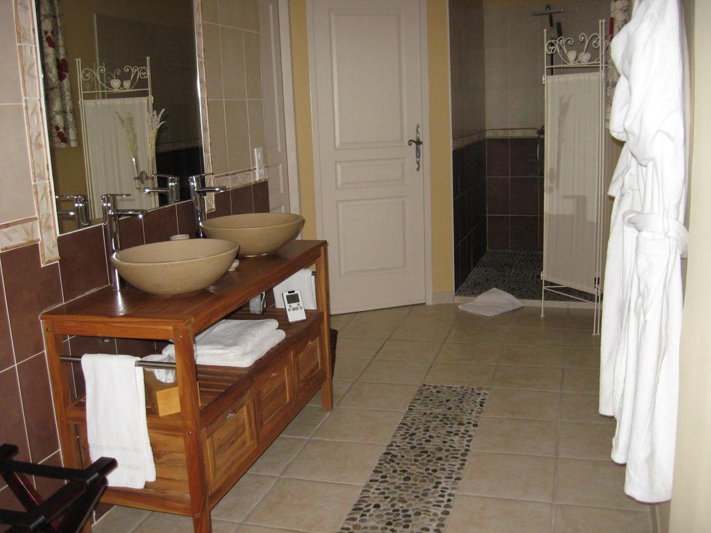 Bed and Breakfast Mas Du Puits Courthézon Habitación foto