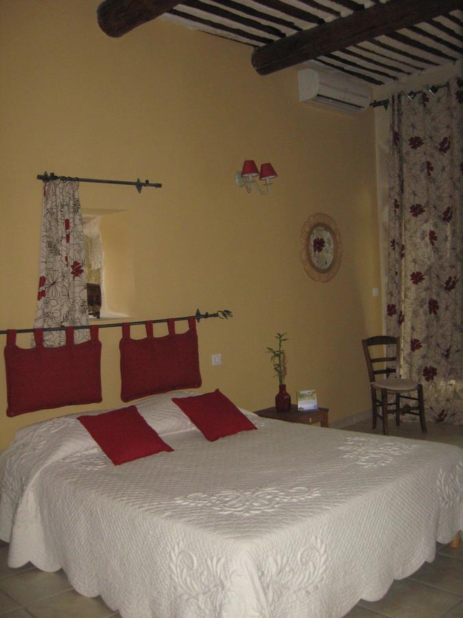 Bed and Breakfast Mas Du Puits Courthézon Habitación foto